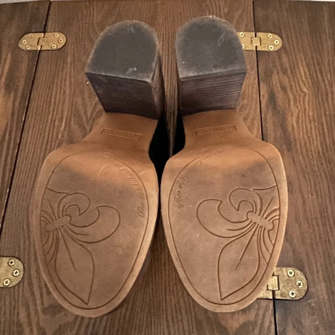 Franco Sarto 女式 9M 码 Katra 黑色厚底木屐金链-