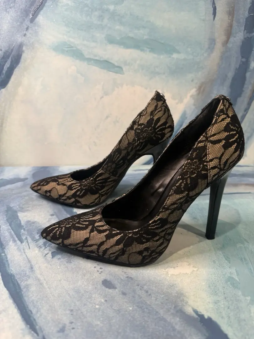 G By Guess 高跟鞋黑色米色网眼蕾丝 6M 码-