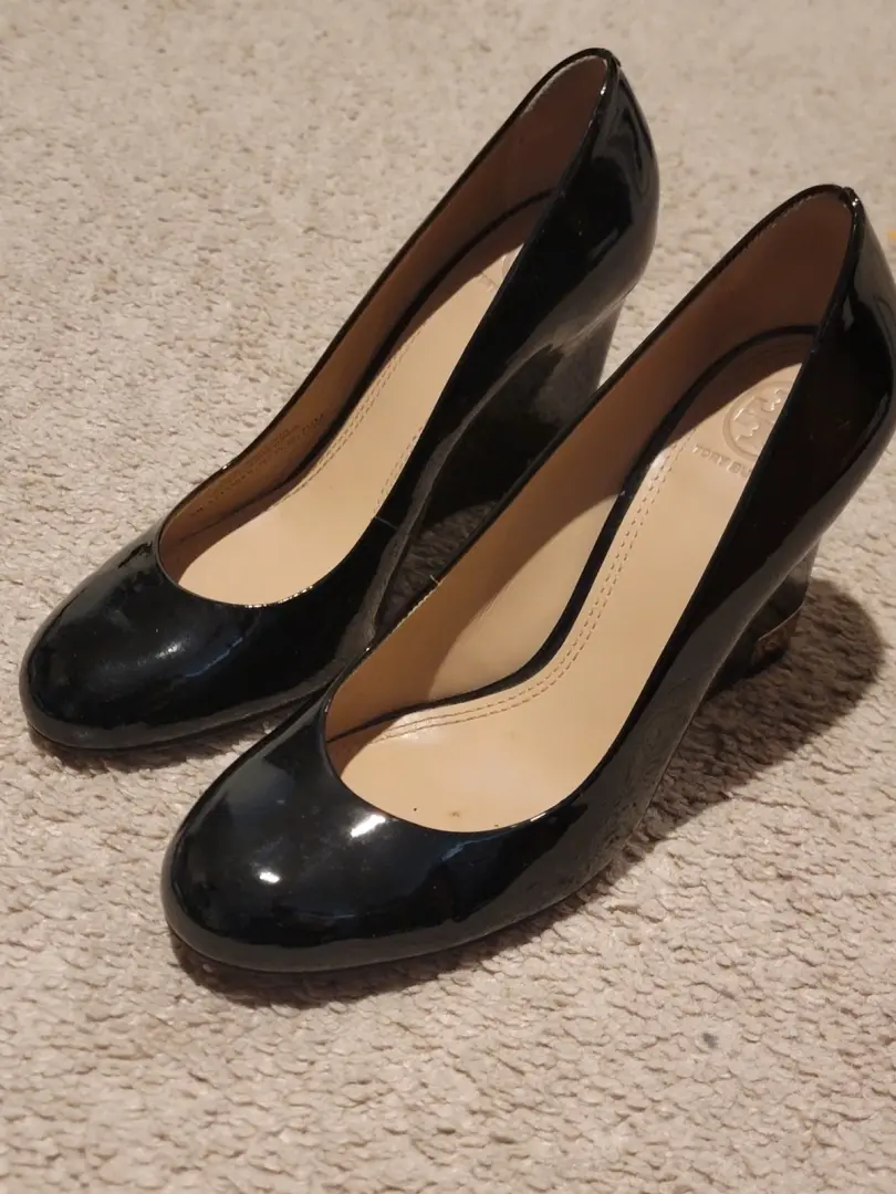 Tory Burch Astoria 黑色漆皮楔形高跟鞋 7.5 码-