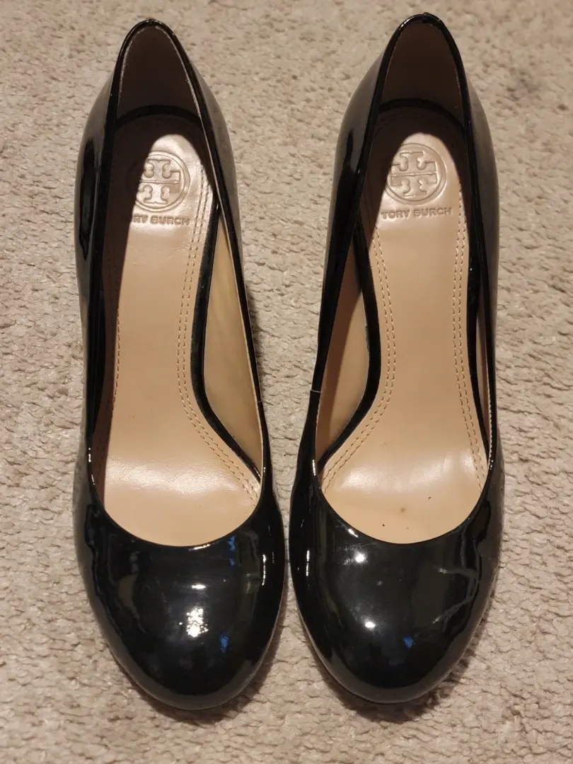 Tory Burch Astoria 黑色漆皮楔形高跟鞋 7.5 码-