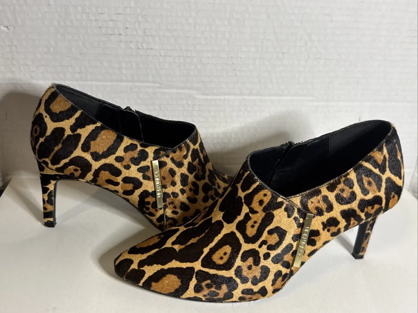 Calvin Klein Jeanna 小牛毛豹纹 Shootie 尺寸 7.5 - 穿过一次-
