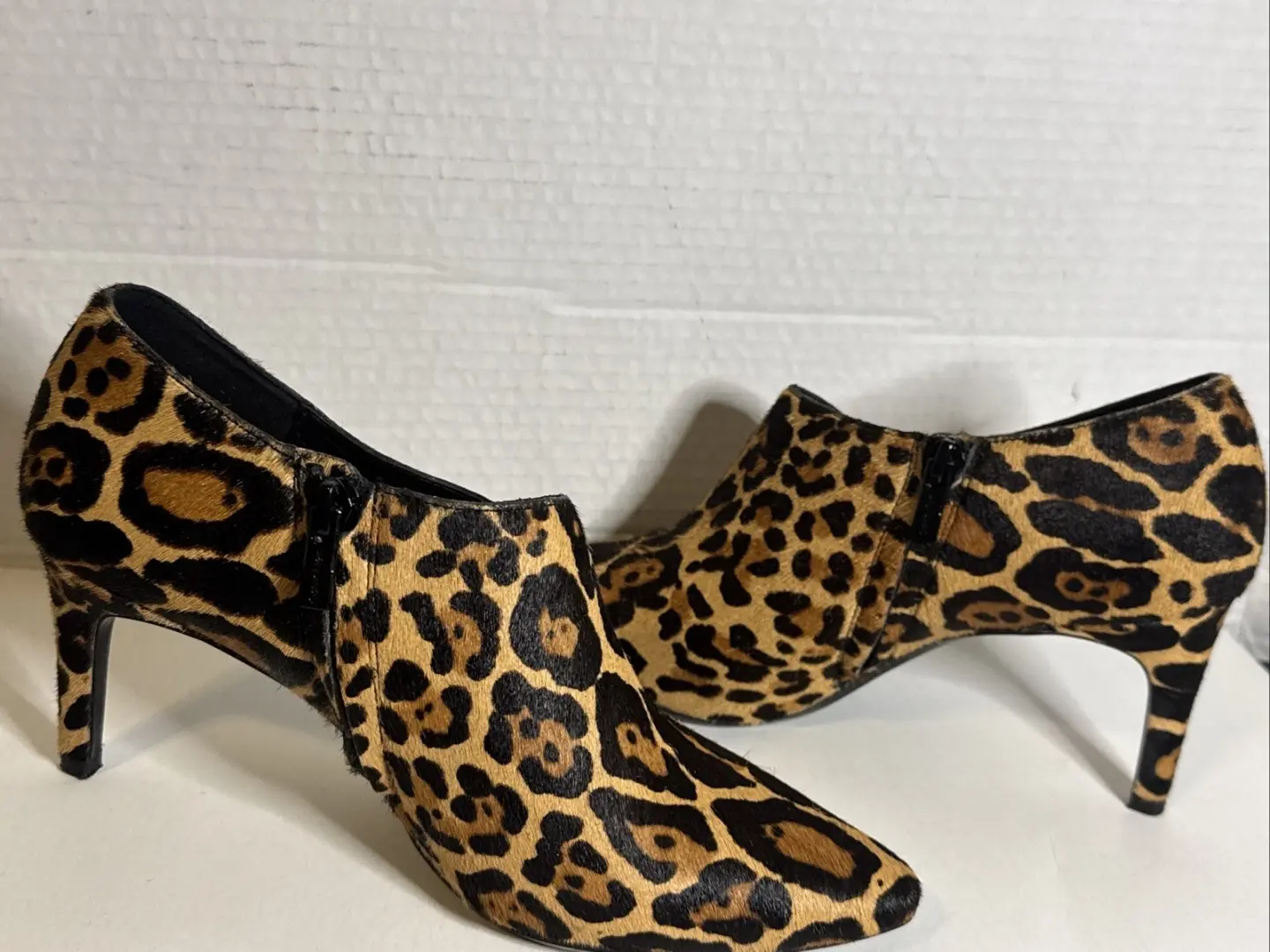 Calvin Klein Jeanna 小牛毛豹纹 Shootie 尺寸 7.5 - 穿过一次-