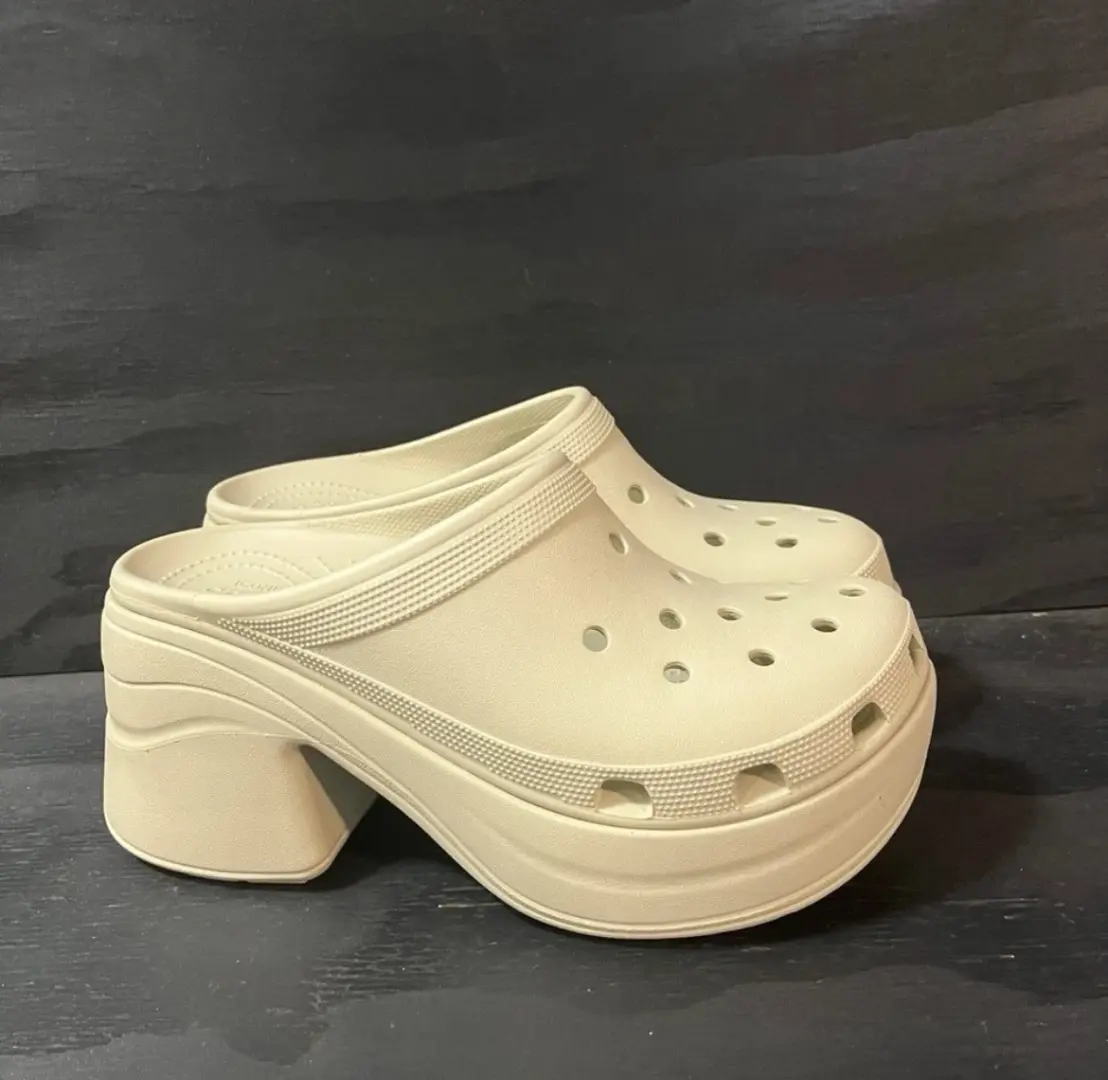 Crocs Siren 女式 12 码男式 10 码厚底高跟鞋木屐米色-