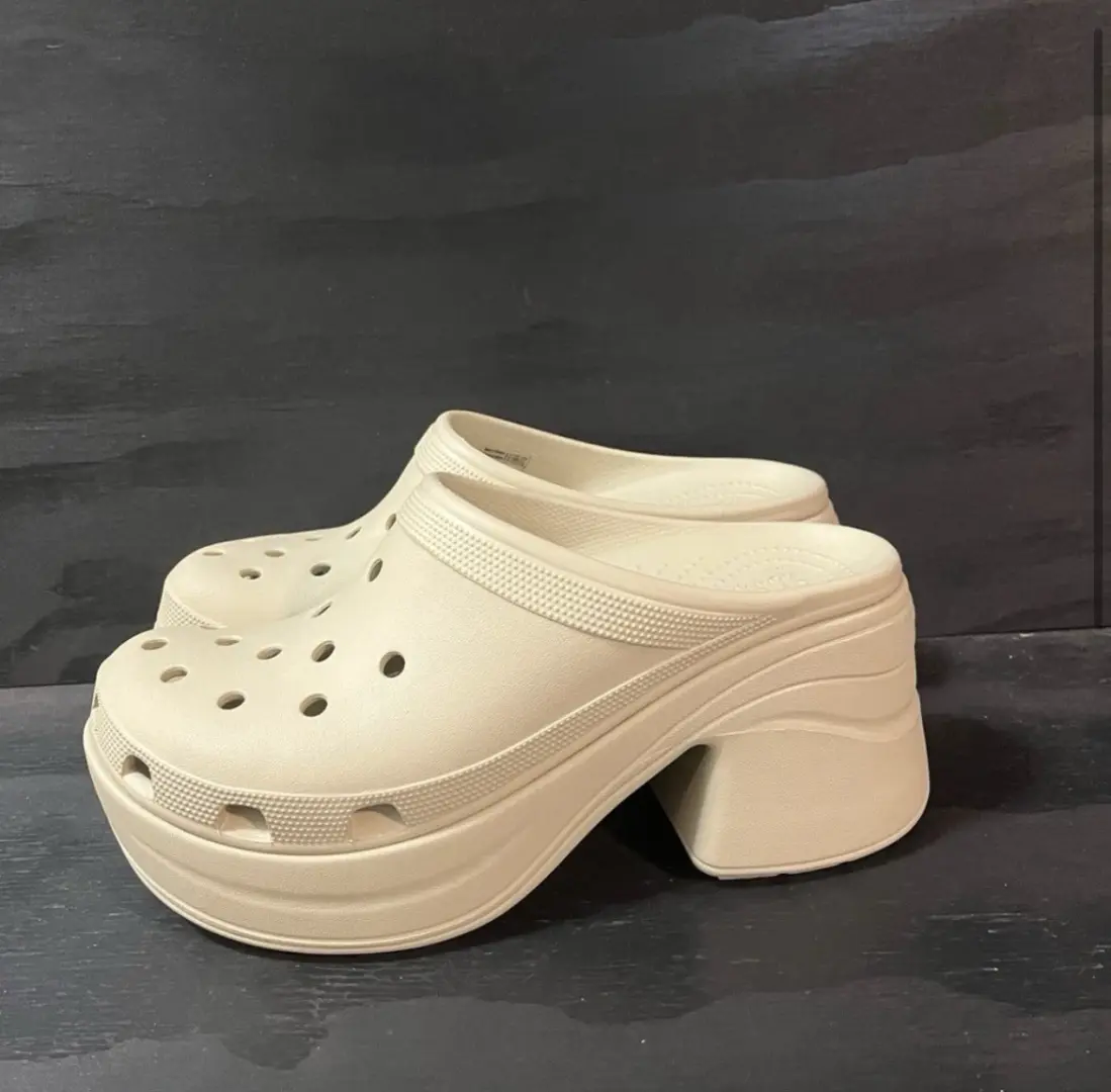 Crocs Siren 女式 12 码男式 10 码厚底高跟鞋木屐米色-