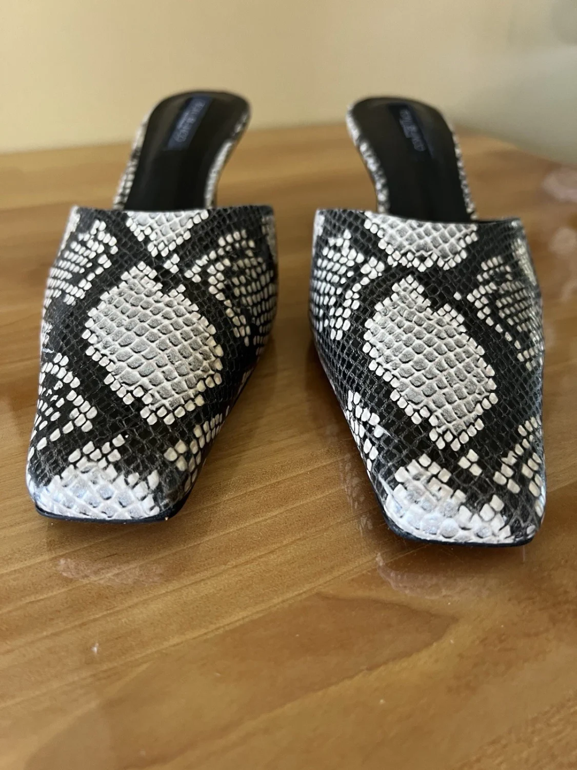 Tony Bianco Zubi Python 中跟方头骡子麂皮绒皮革 7 码-