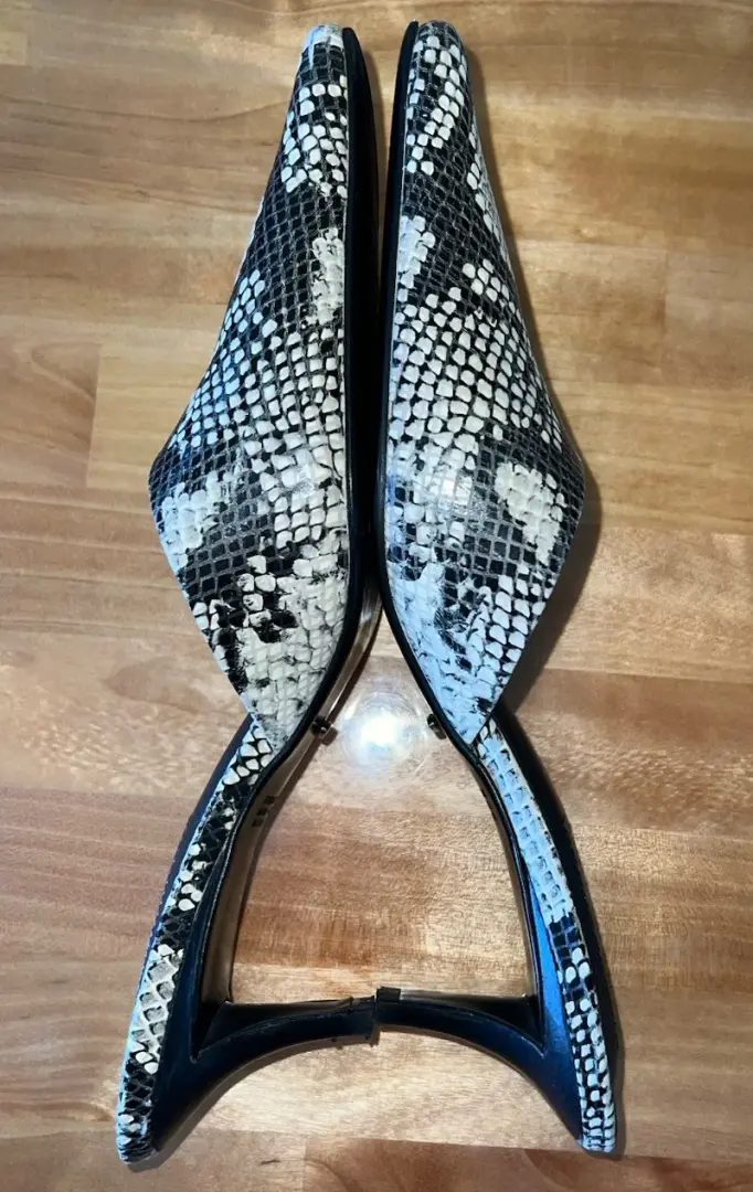 Tony Bianco Zubi Python 中跟方头骡子麂皮绒皮革 7 码-