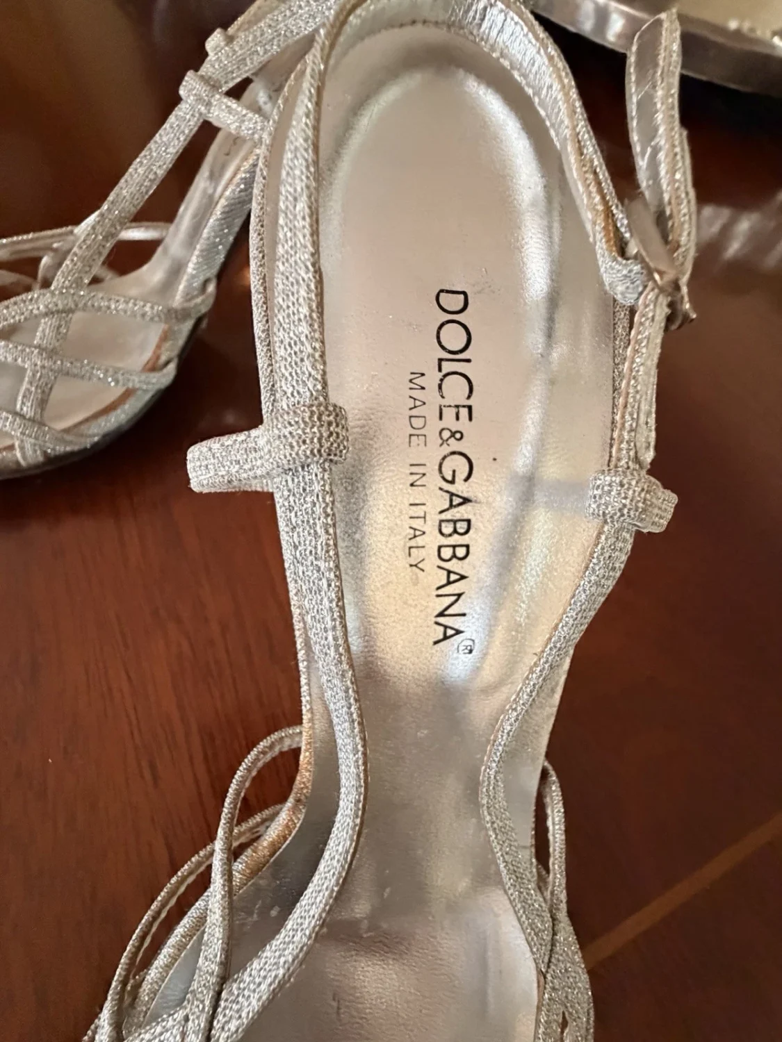 Archival 2000s Dolce & Gabbana 银色金属绑带凉鞋(美国 37/7 码)-