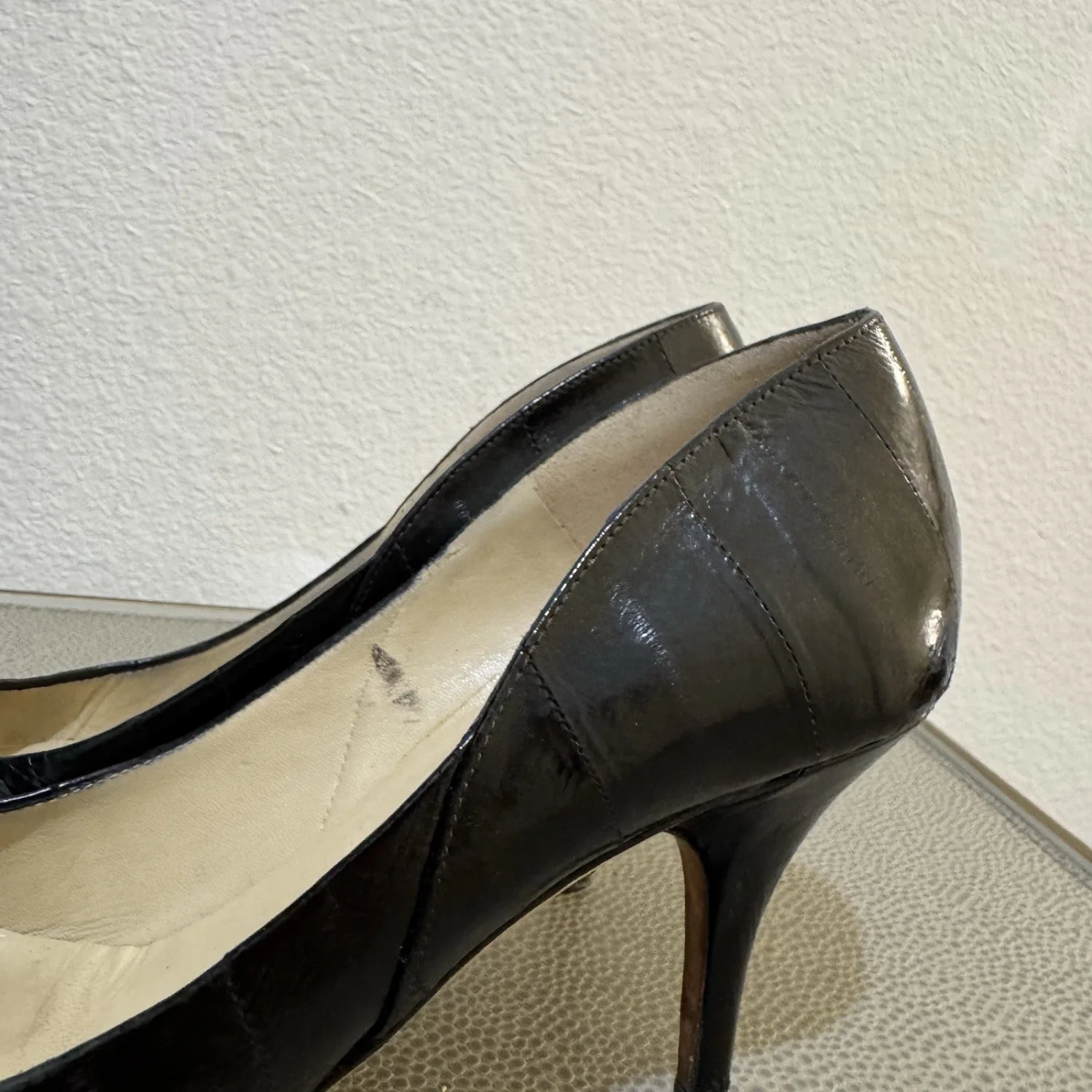 正品 JIMMY CHOO 黑色鳗鱼皮浅口鞋 38.5-