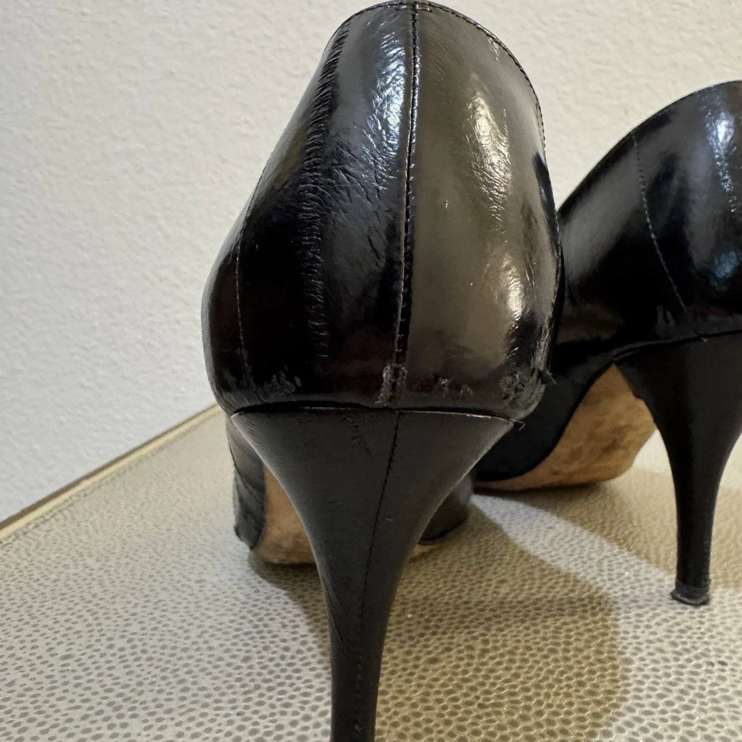 正品 JIMMY CHOO 黑色鳗鱼皮浅口鞋 38.5-