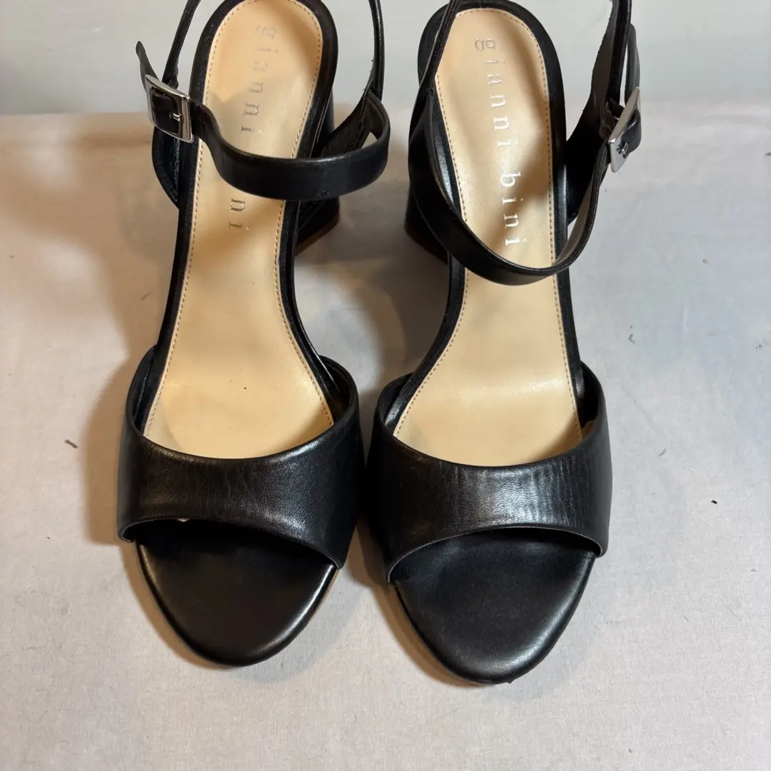 Gianni Bini 黑色三角跟踝带女式凉鞋 8M 码-