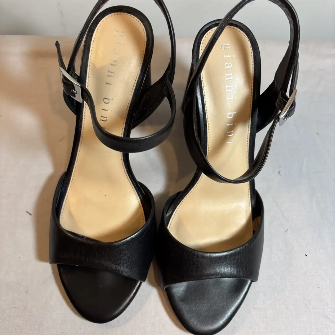 Gianni Bini 黑色三角跟踝带女式凉鞋 8M 码-