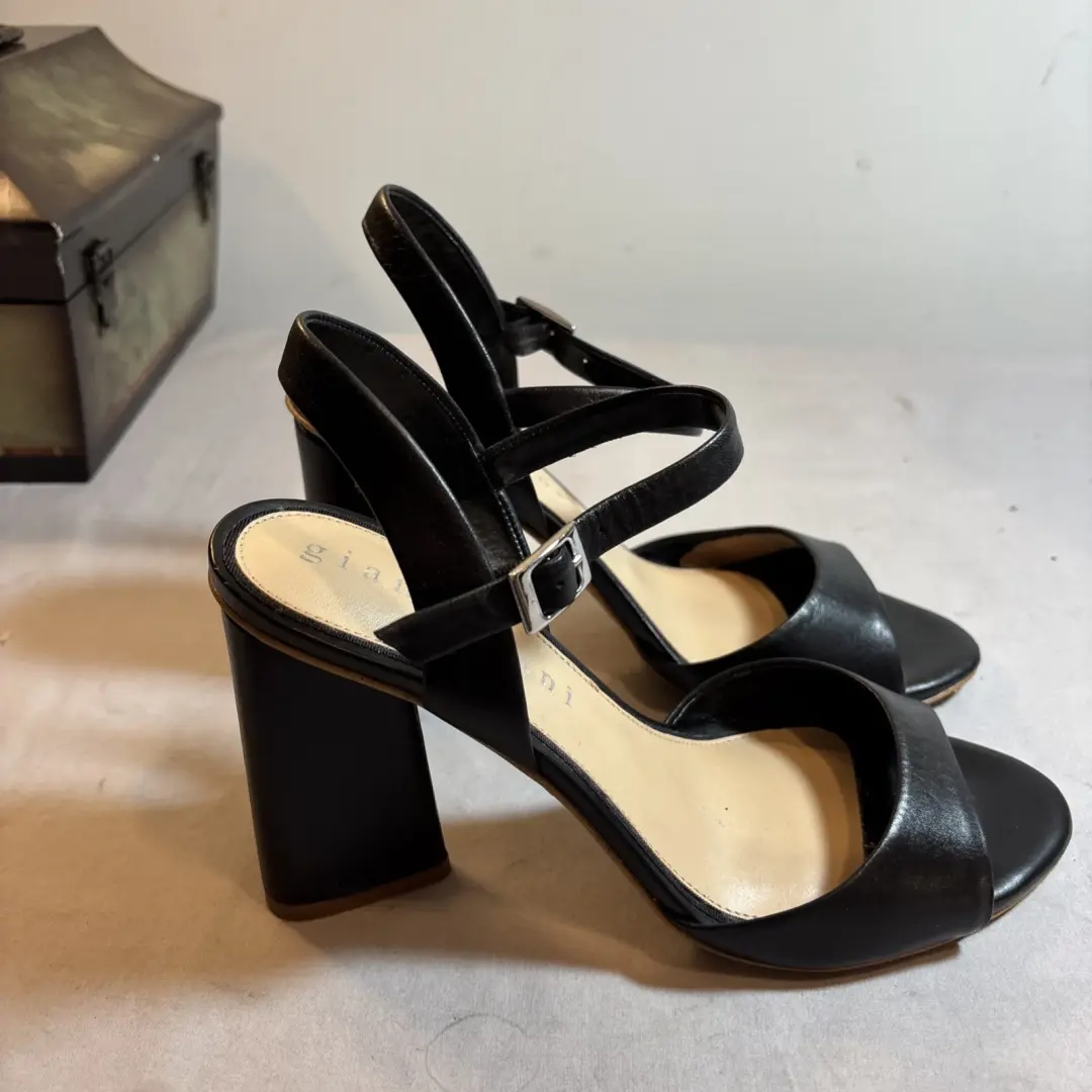 Gianni Bini 黑色三角跟踝带女式凉鞋 8M 码-