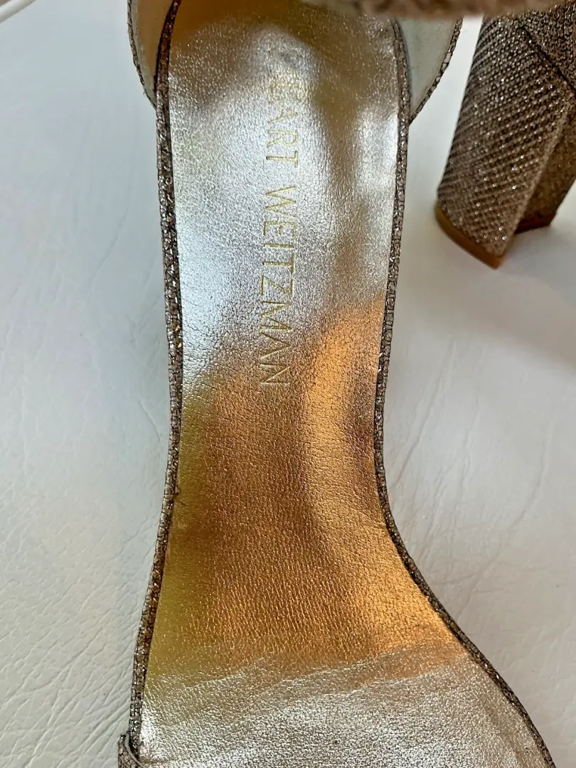 Stuart Weizmann 闪耀踝带高跟鞋女式 8M 玫瑰金方跟凉鞋-