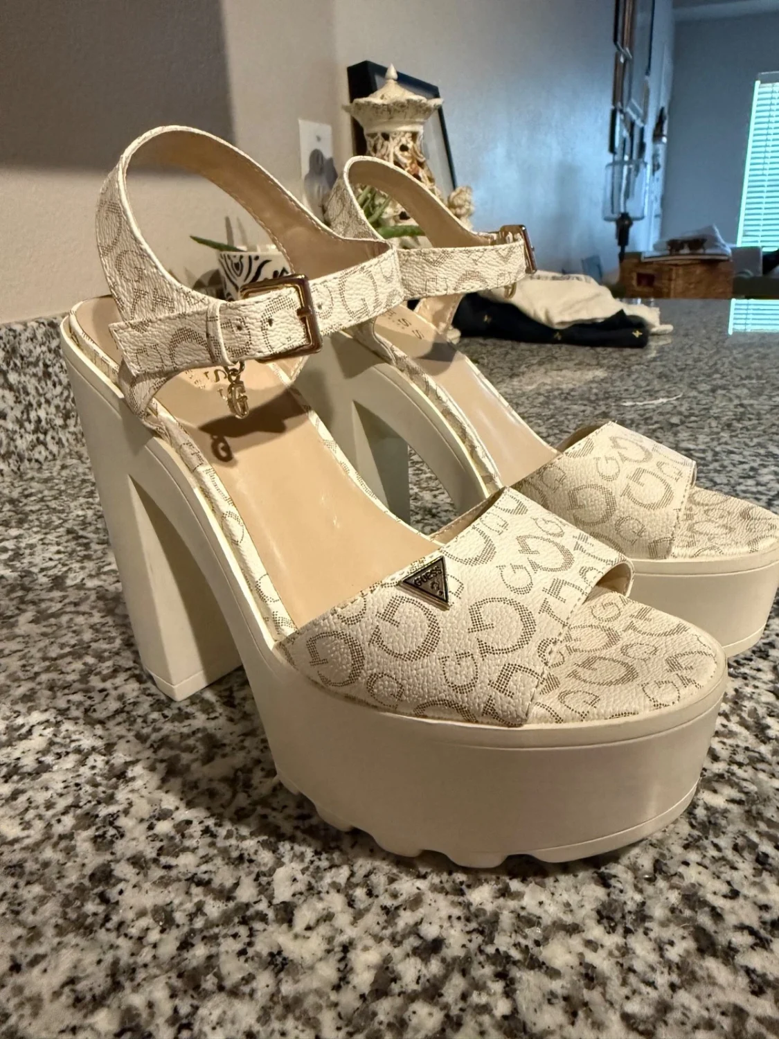 guess高跟鞋7.5女式厚底-