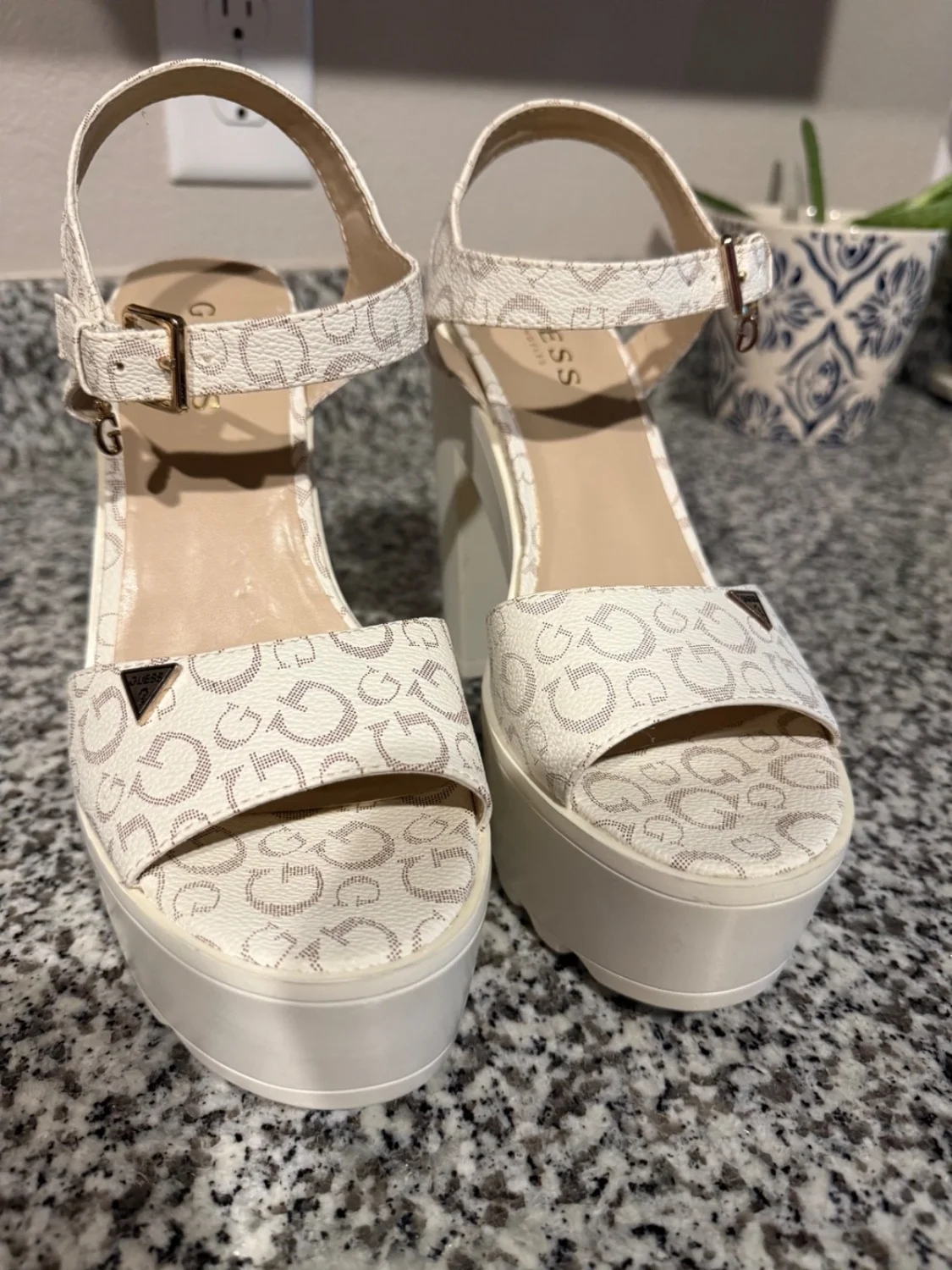guess高跟鞋7.5女式厚底-