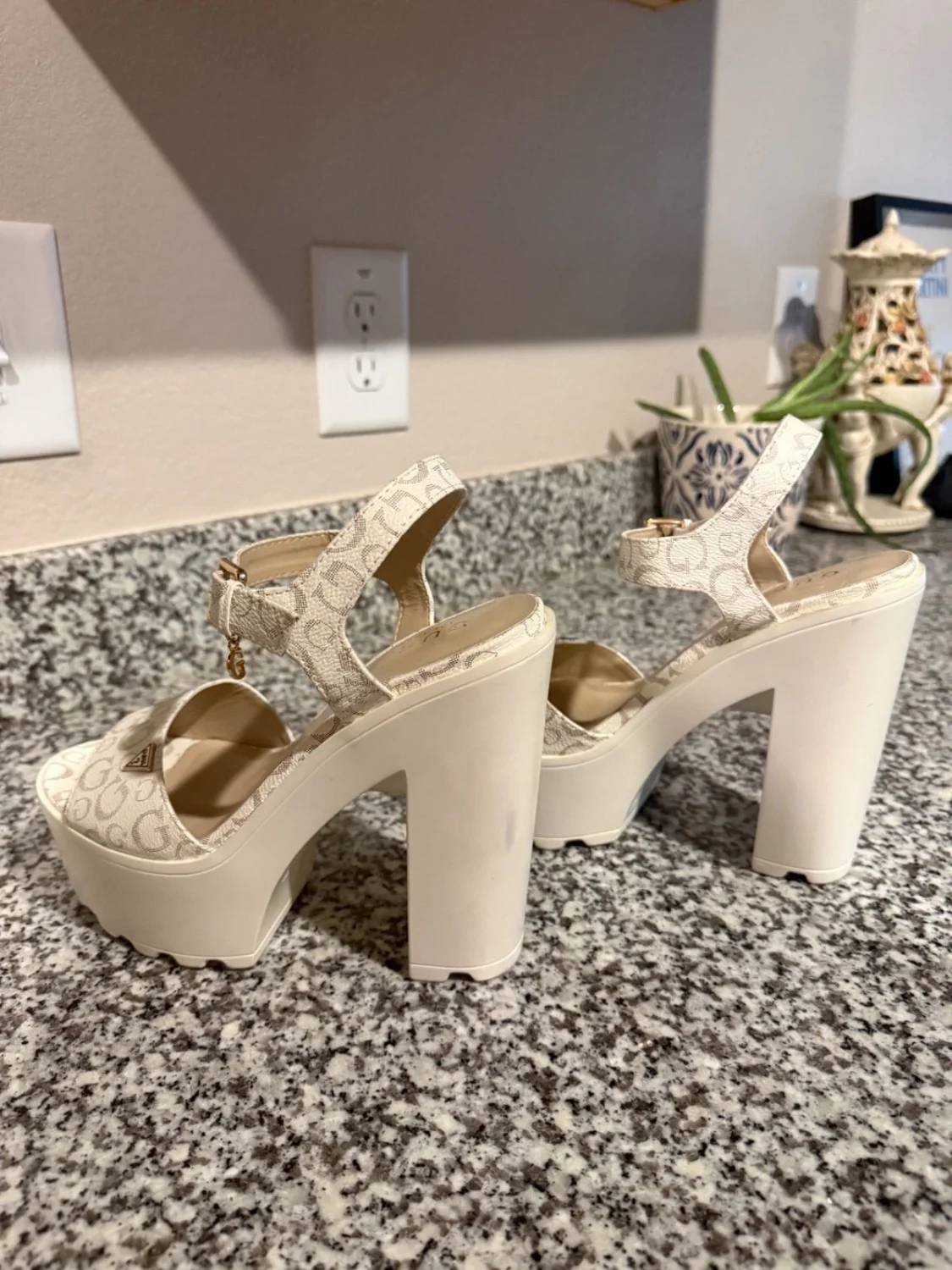 guess高跟鞋7.5女式厚底-