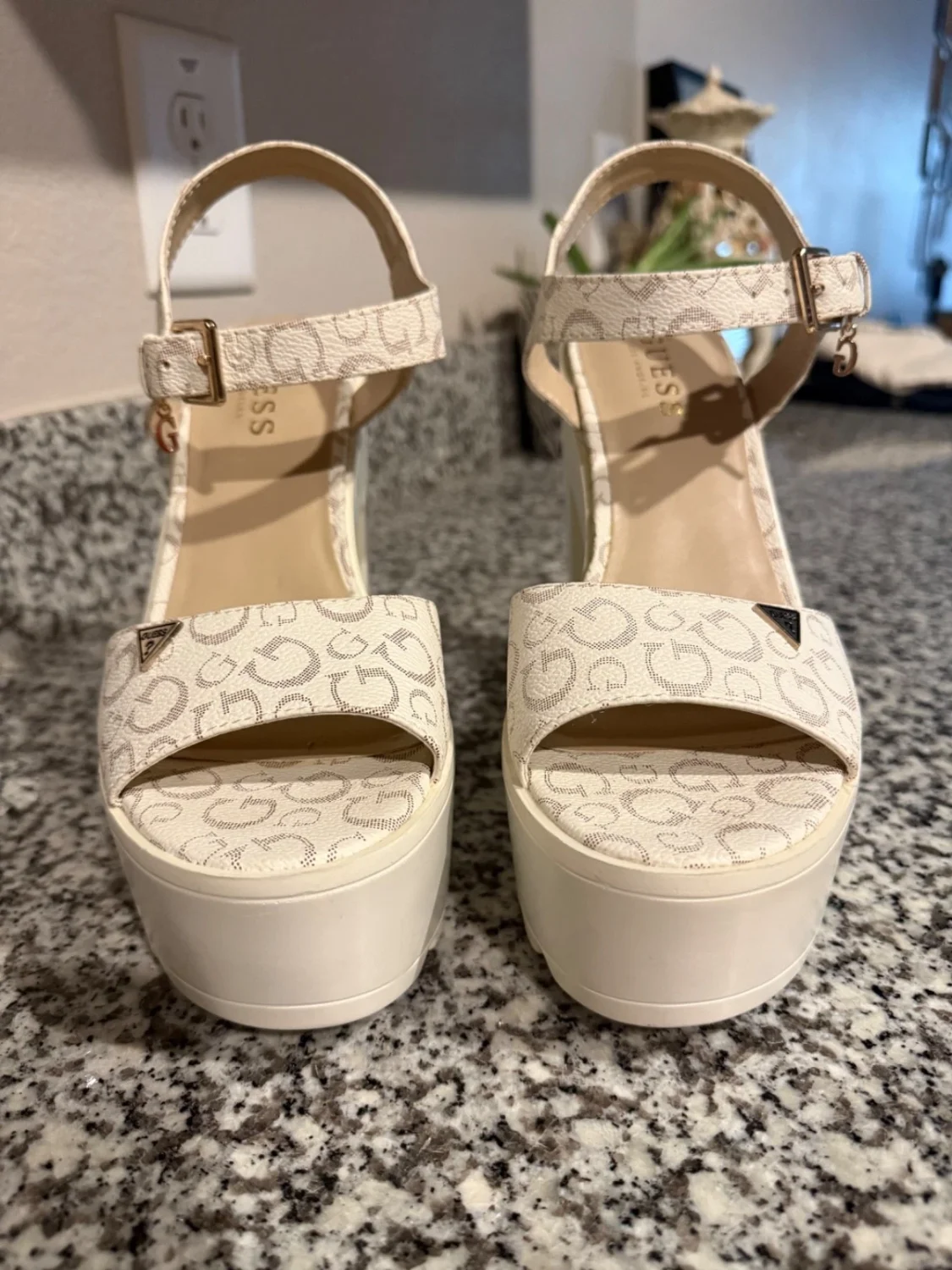 guess高跟鞋7.5女式厚底-
