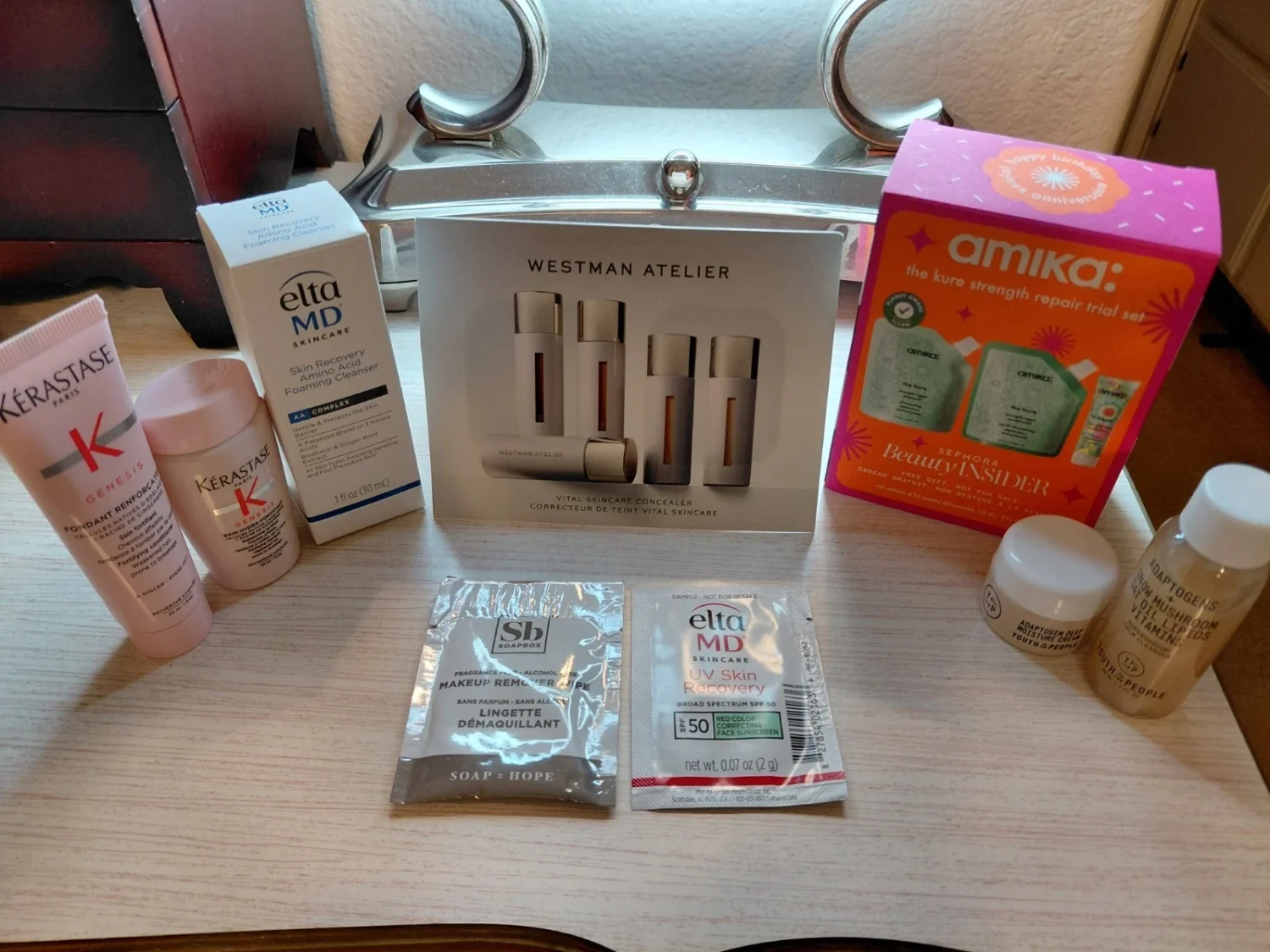 Calvin Klein Dainty 黑色专利吊带小猫高跟鞋 8 码 & 美容物品-