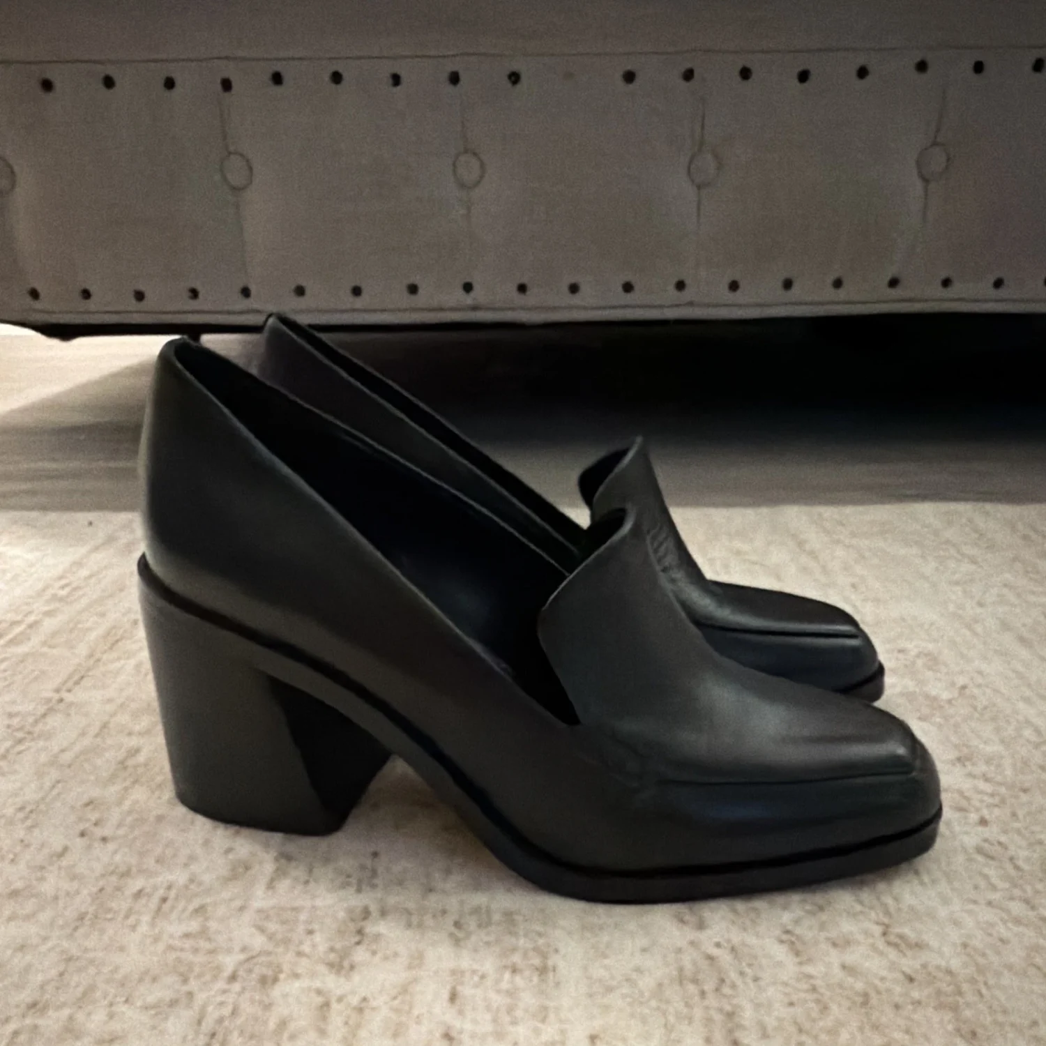 Vince Camuto 女式黑色皮革粗跟高跟鞋方头懒人鞋 8 码-