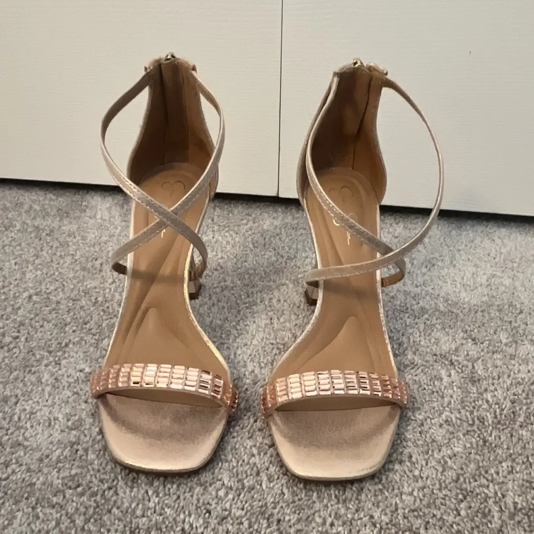 Jessica Simpson 米色绑带高跟鞋拉链露趾女式 8 码-