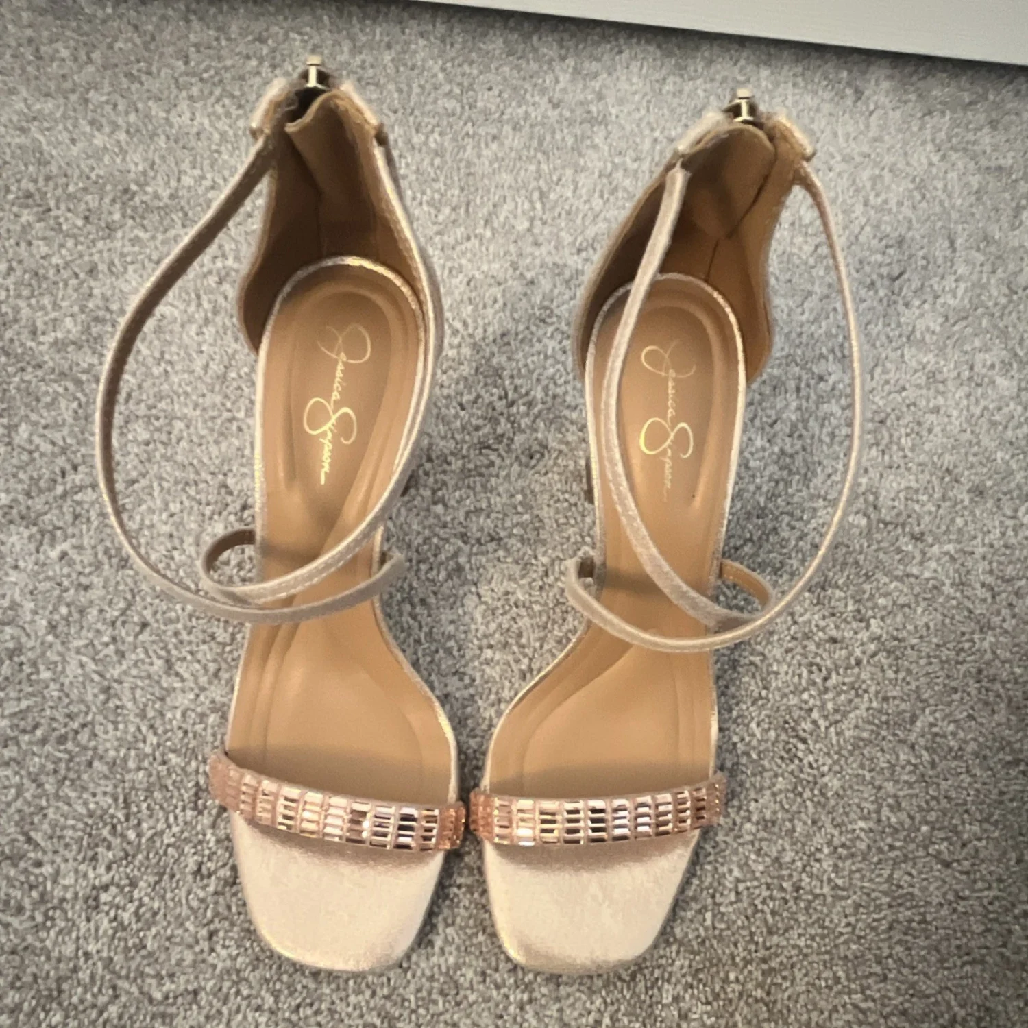 Jessica Simpson 米色绑带高跟鞋拉链露趾女式 8 码-