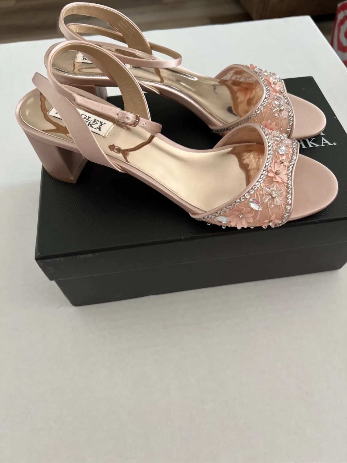 Badgley Mischka 珠宝缎踝带粗跟凉鞋鞋 10M 码-