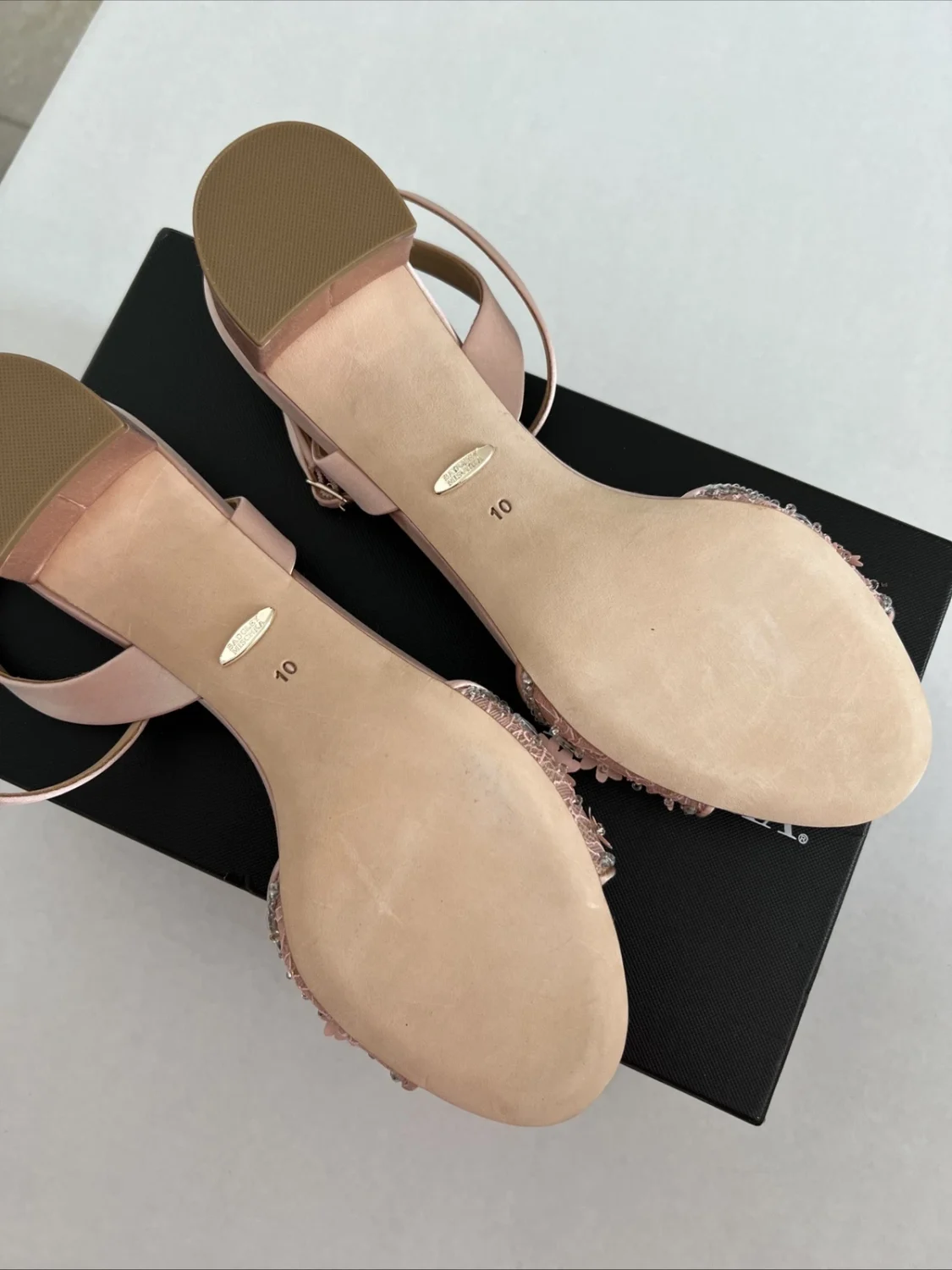 Badgley Mischka 珠宝缎踝带粗跟凉鞋鞋 10M 码-