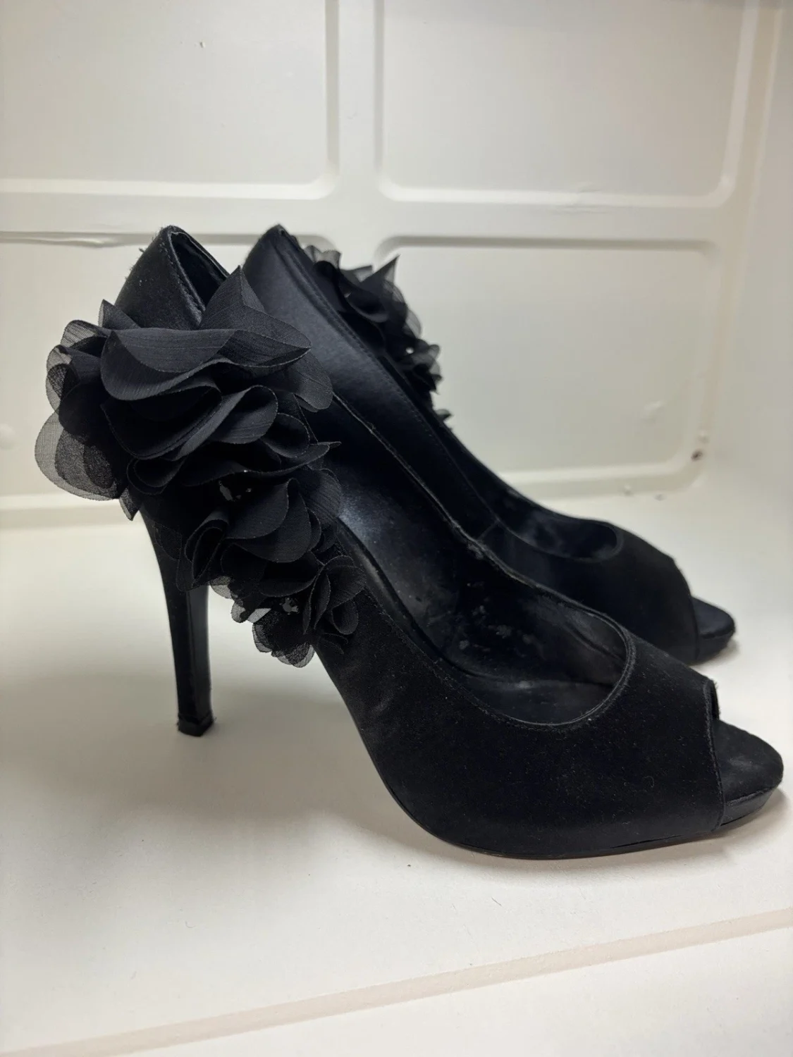 Nine West Black Floral Peep-Toe Pumps with Fabric Rosette