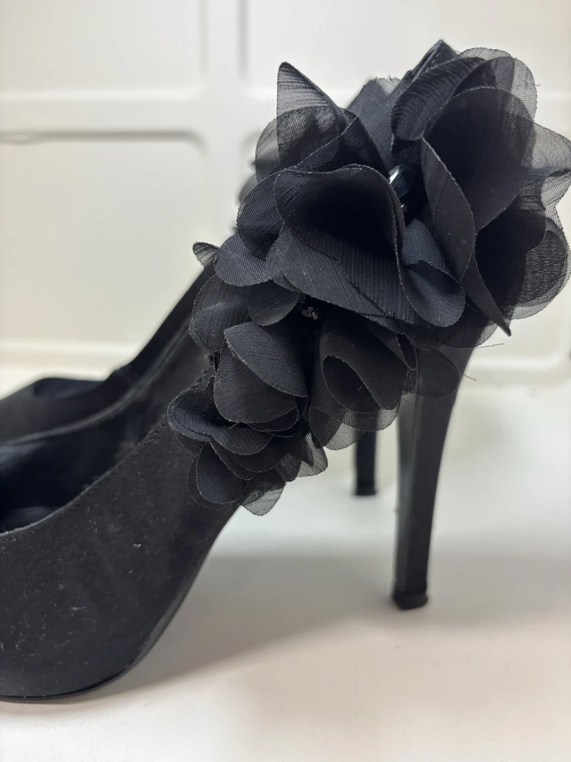 Nine West Black Floral Peep-Toe Pumps with Fabric Rosette