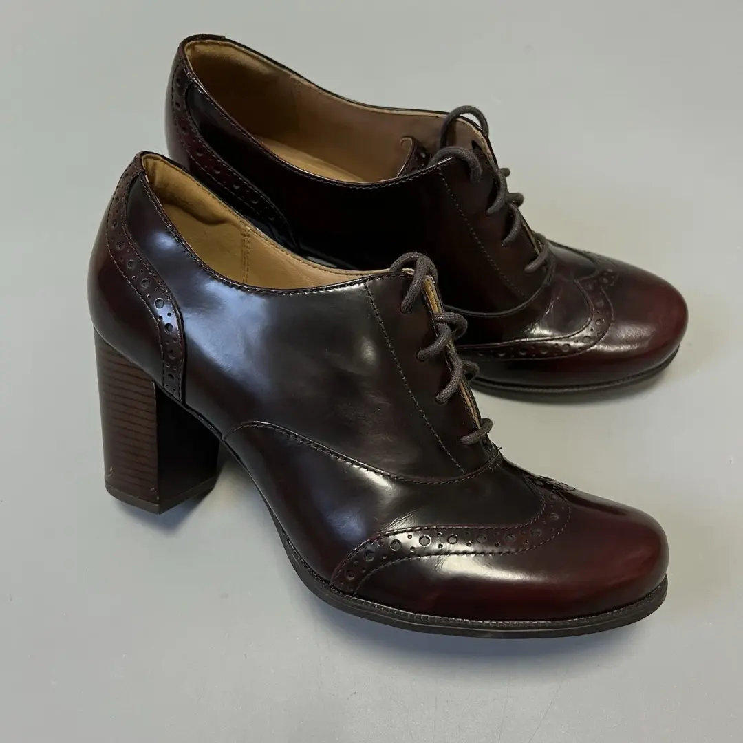 Clarks Artisan 勃艮第皮革翼尖牛津高跟鞋-