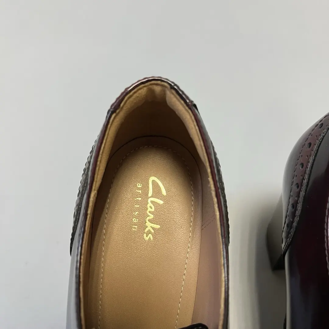 Clarks Artisan 勃艮第皮革翼尖牛津高跟鞋-