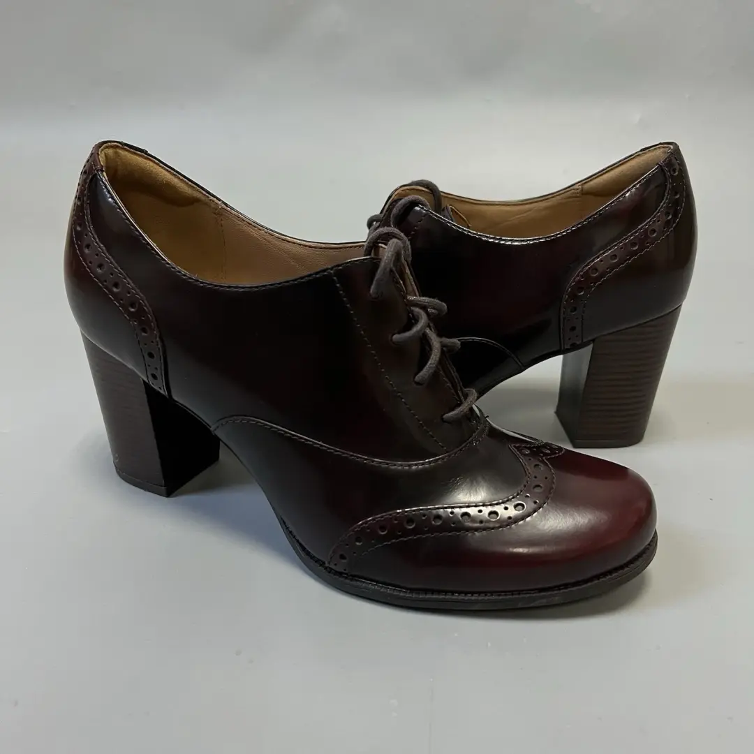 Clarks Artisan 勃艮第皮革翼尖牛津高跟鞋-