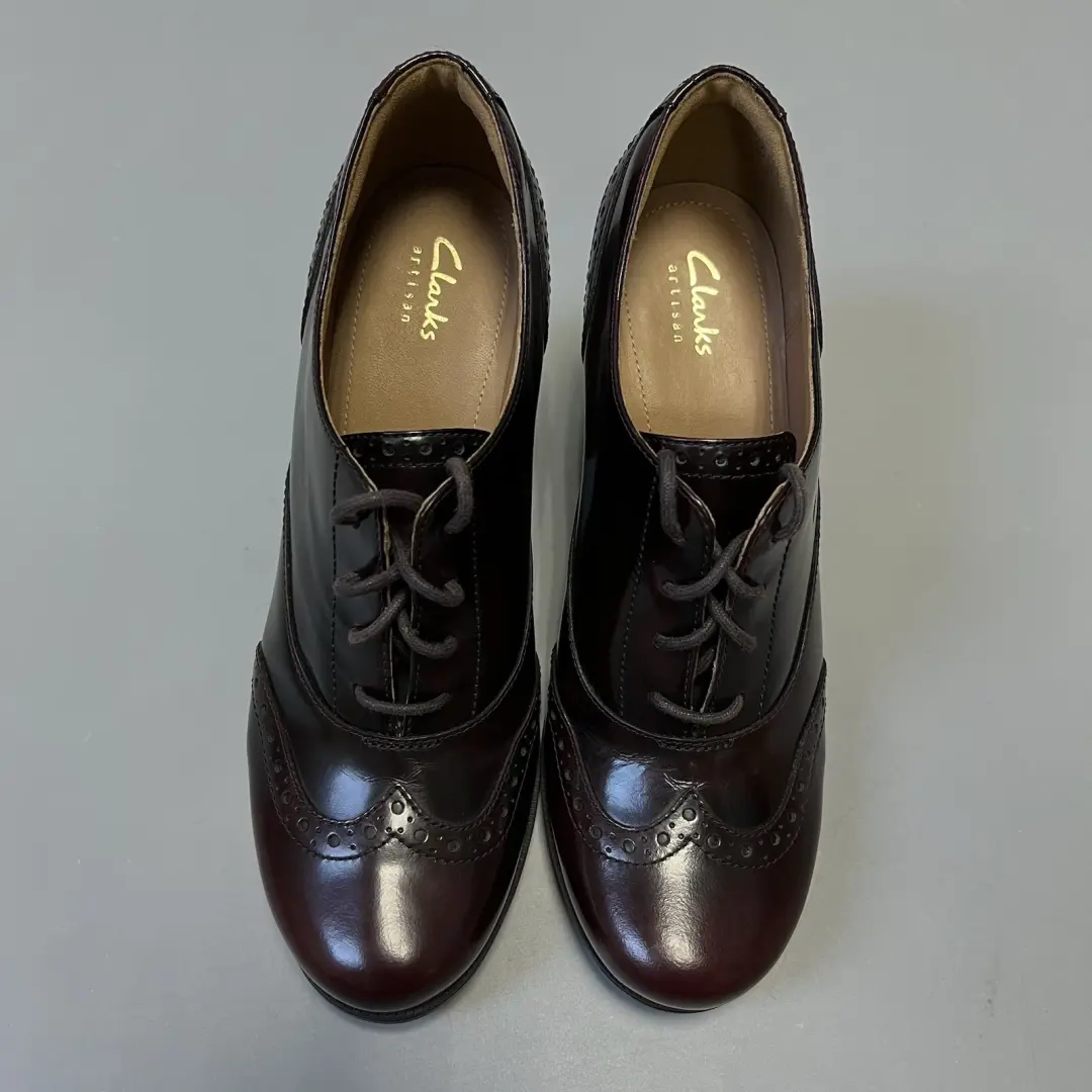 Clarks Artisan 勃艮第皮革翼尖牛津高跟鞋-