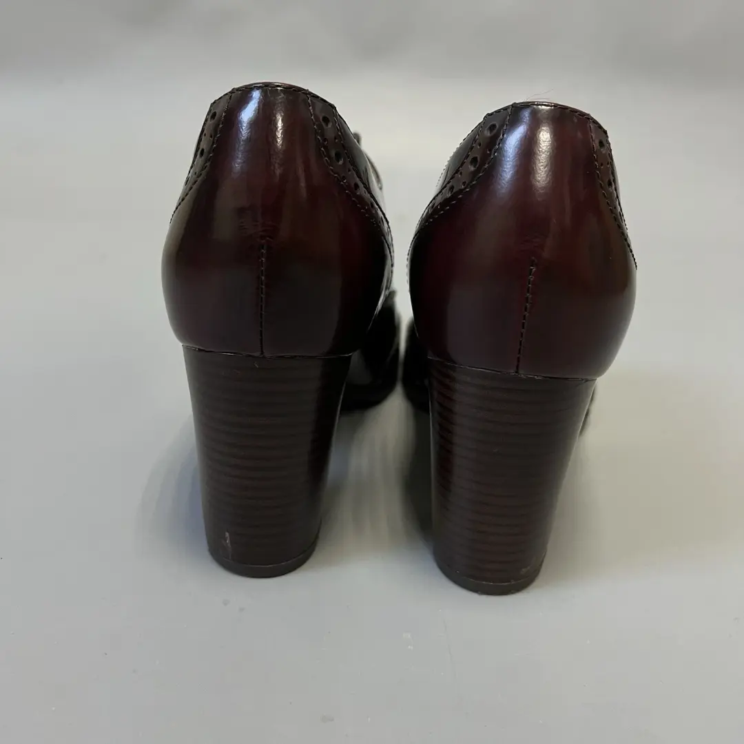 Clarks Artisan 勃艮第皮革翼尖牛津高跟鞋-