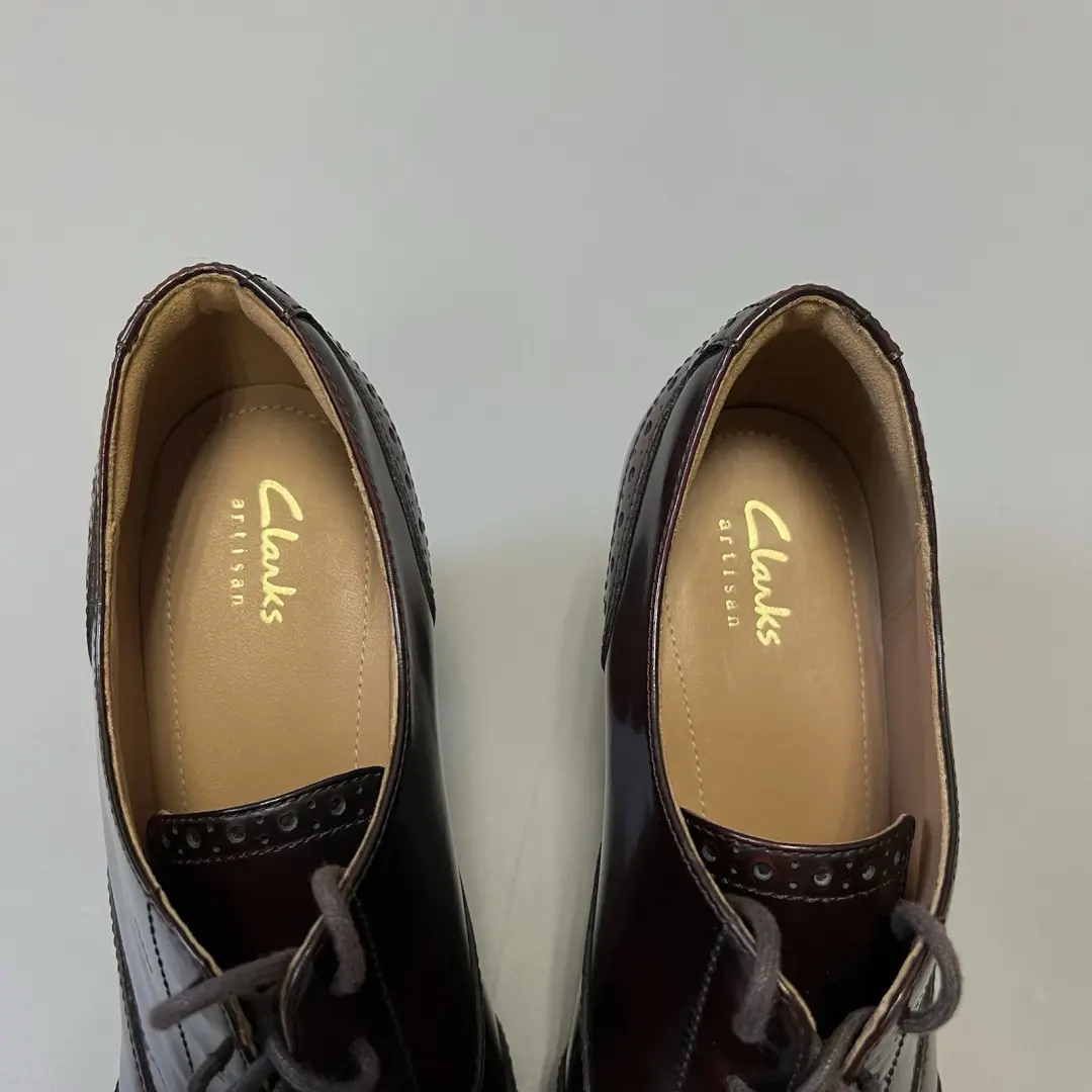 Clarks Artisan 勃艮第皮革翼尖牛津高跟鞋-