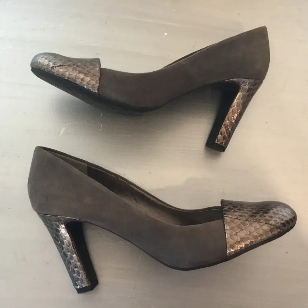 Franco Sarto Gray Suede Pumps with Pewter Snake Print on Heel and Toe Sz 10 M
