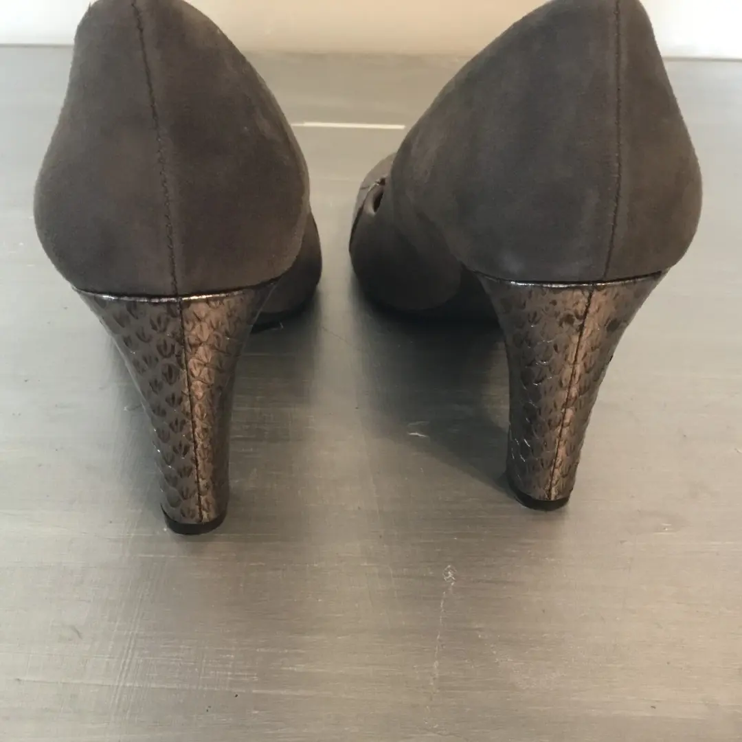 Franco Sarto Gray Suede Pumps with Pewter Snake Print on Heel and Toe Sz 10 M