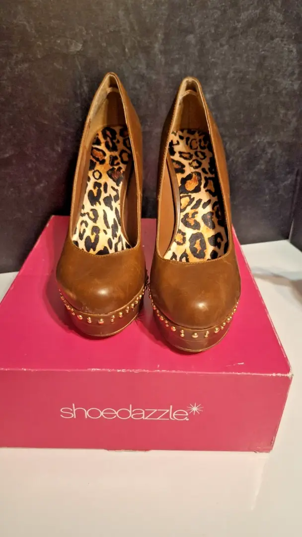 SHOEDAZLE 棕色平台 HEELS STUDDED LEOPARD LINED PUMPS 女式 9-