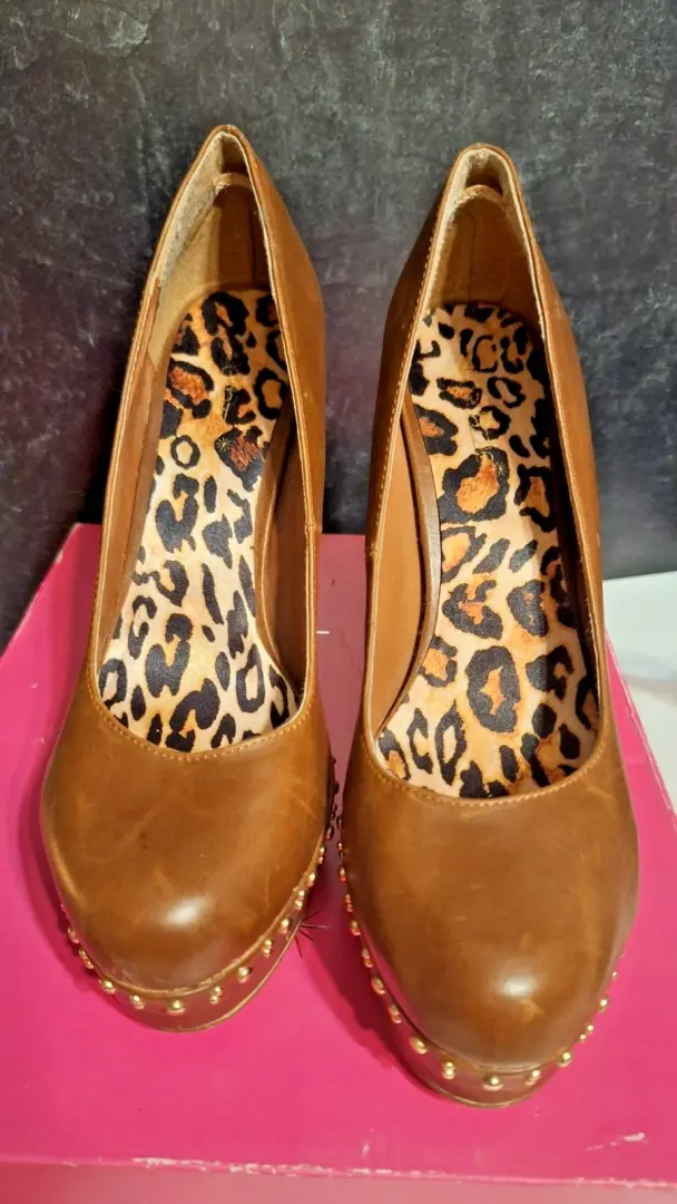 SHOEDAZLE 棕色平台 HEELS STUDDED LEOPARD LINED PUMPS 女式 9-