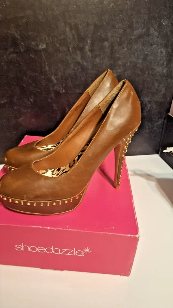 SHOEDAZLE 棕色平台 HEELS STUDDED LEOPARD LINED PUMPS 女式 9-