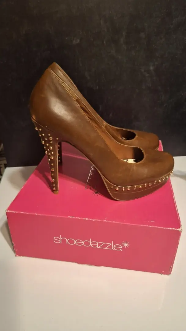 SHOEDAZLE 棕色平台 HEELS STUDDED LEOPARD LINED PUMPS 女式 9-