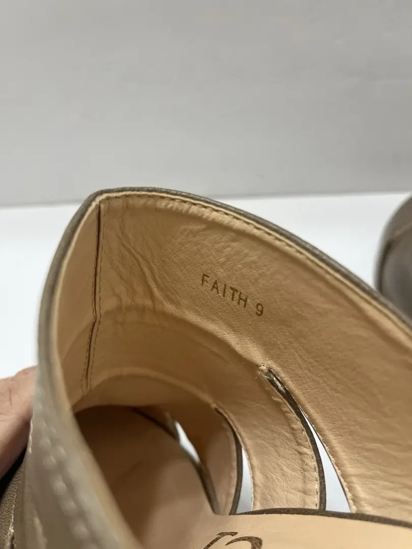 Ccocci Faith Mules 粗木粗跟棕褐色女式 9 个镂空-