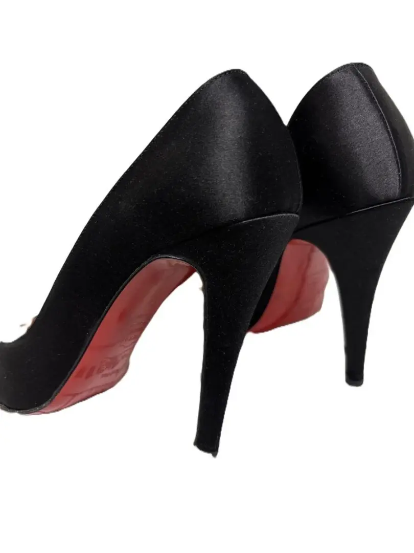 Christian Louboutin 泵针跟黑色 37 24 厘米 Christian Louboutin-