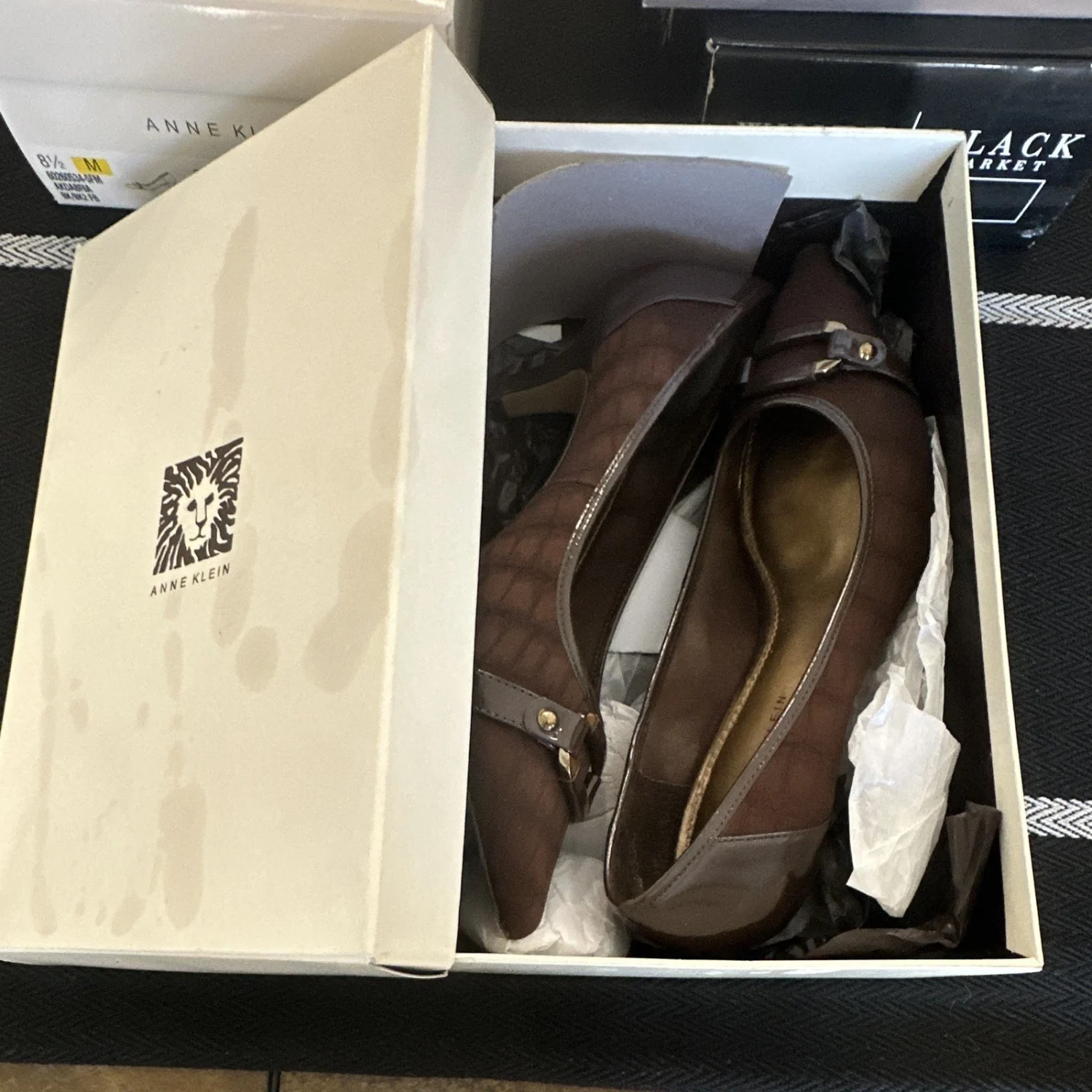 Anne Klein 棕色漆皮扣尖头中跟鞋 9 码-