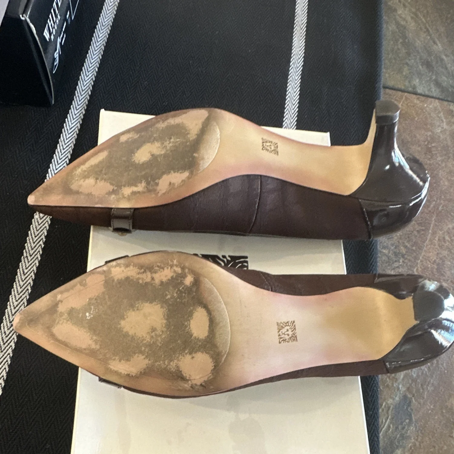 Anne Klein 棕色漆皮扣尖头中跟鞋 9 码-