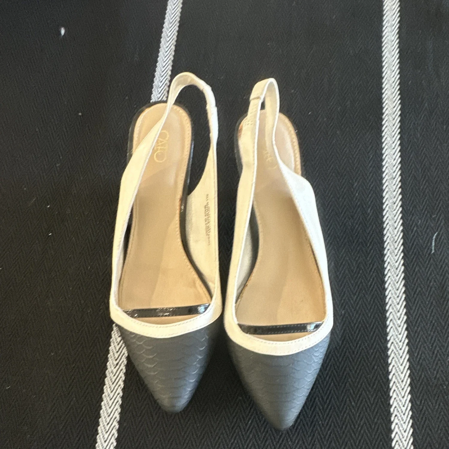 ALDO 灰色白色比例露跟尖头高跟鞋合成尺寸 9-
