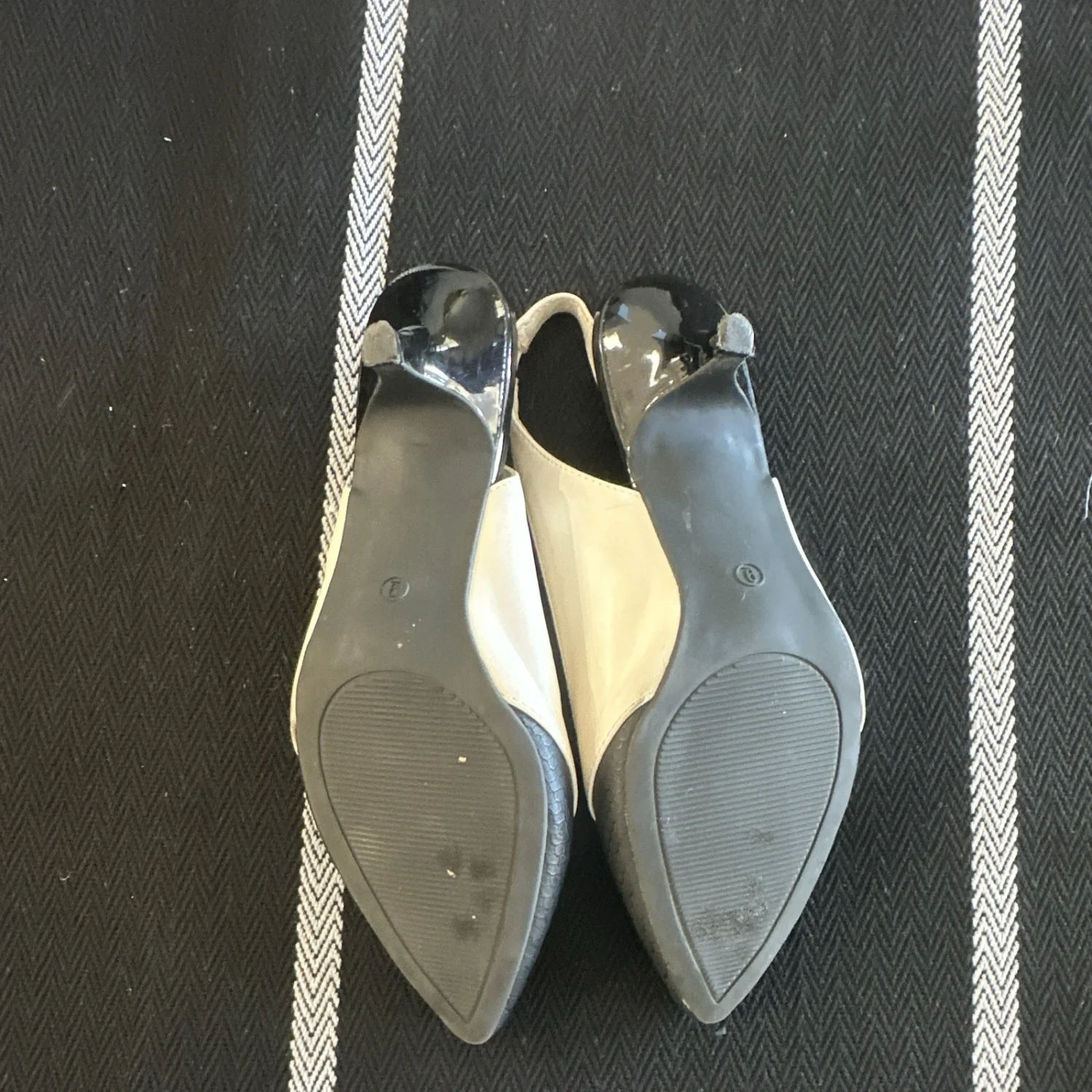 ALDO 灰色白色比例露跟尖头高跟鞋合成尺寸 9-