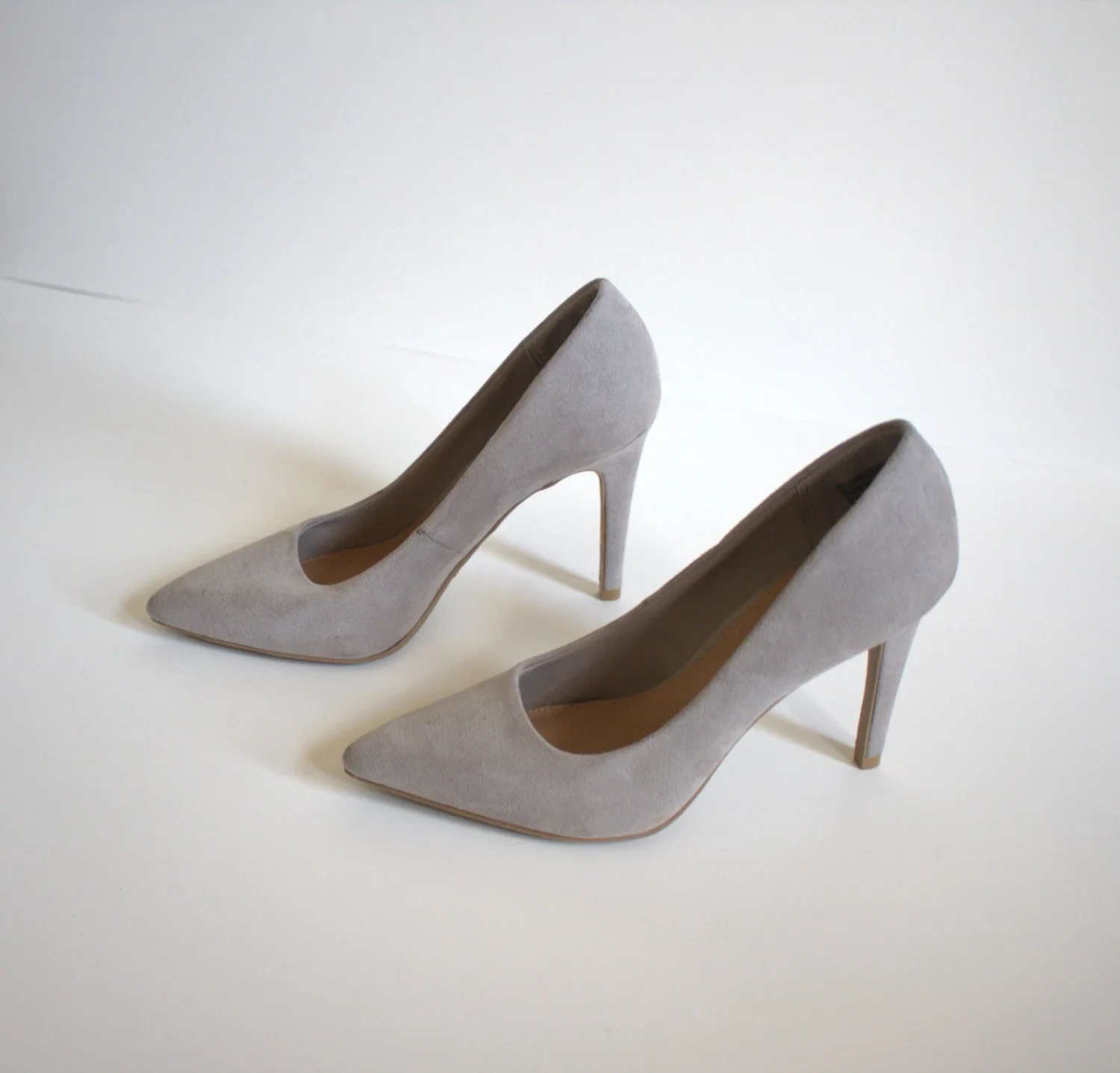 Christian Siriano 5 码女式习惯灰色人造麂皮绒尖头浅口鞋-