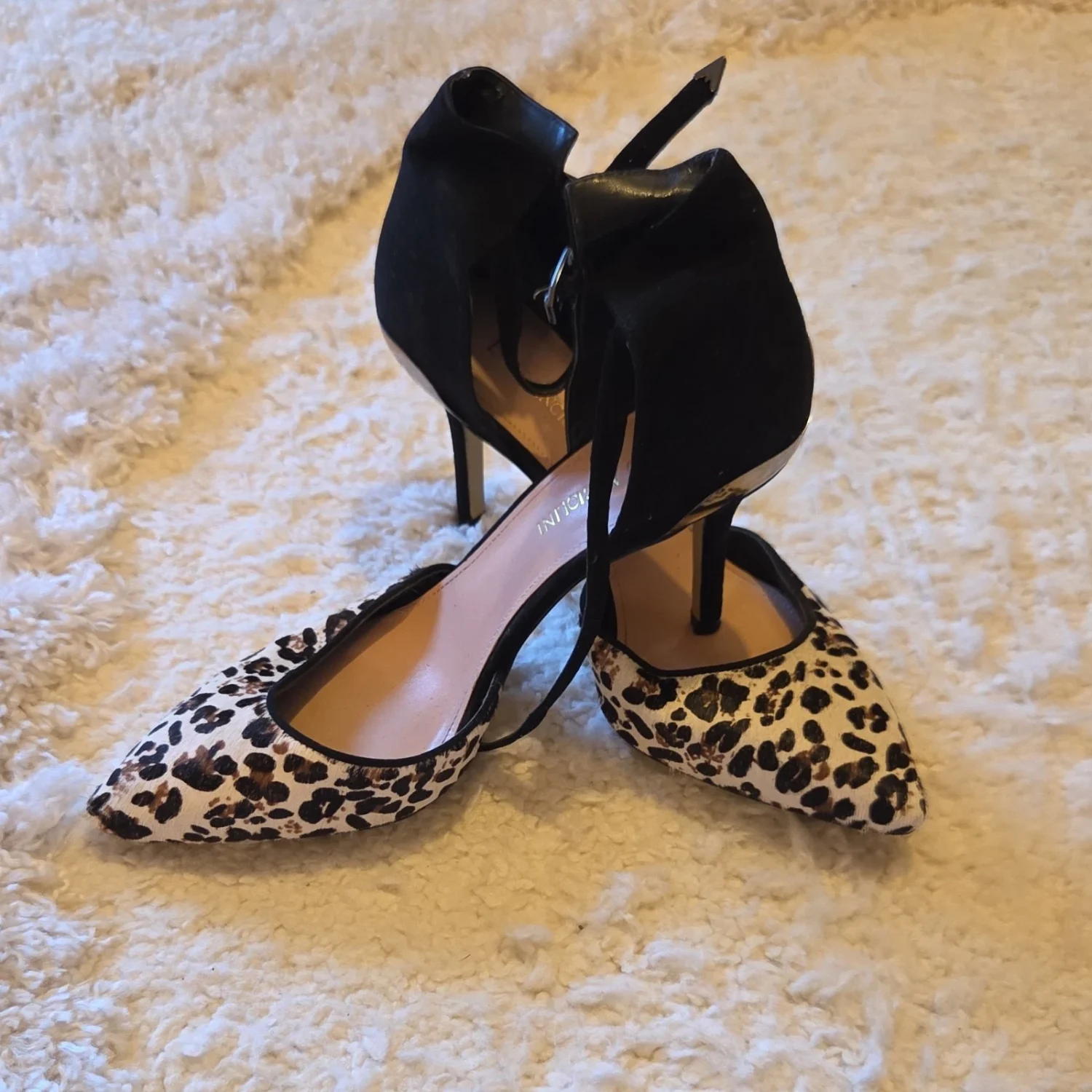 Enzo Angiolini 女式黑色棕色人造麂皮绒动物印花踝带高跟鞋 8.5-