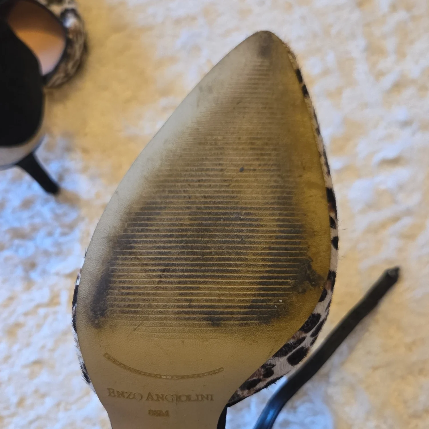 Enzo Angiolini 女式黑色棕色人造麂皮绒动物印花踝带高跟鞋 8.5-